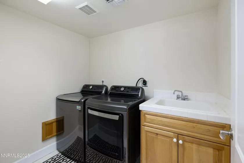 1314 Saint Gallen, Incline Village, Nevada 89451, 4 Bedrooms Bedrooms, ,4 BathroomsBathrooms,Residential,Residential,Saint Gallen,250050808