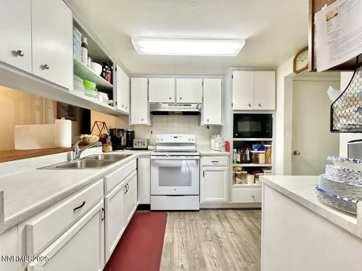 1714 Meadowvale, Sparks, Nevada 89431, 4 Bedrooms Bedrooms, ,2 BathroomsBathrooms,Residential,Residential,Meadowvale,250050490