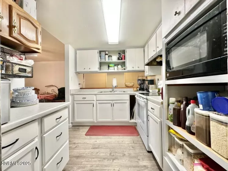 1714 Meadowvale, Sparks, Nevada 89431, 4 Bedrooms Bedrooms, ,2 BathroomsBathrooms,Residential,Residential,Meadowvale,250050490