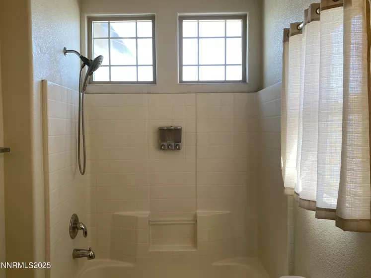 Upstairs Full Bathroom