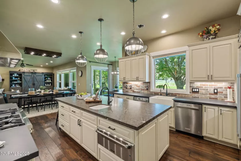 1020 Cantlon, Reno, Nevada 89521, 6 Bedrooms Bedrooms, ,7 BathroomsBathrooms,Residential,Residential,Cantlon,250050857