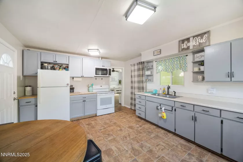 1124 H, Sparks, Nevada 89431, ,Commercial Sale,Residential,H,250050861