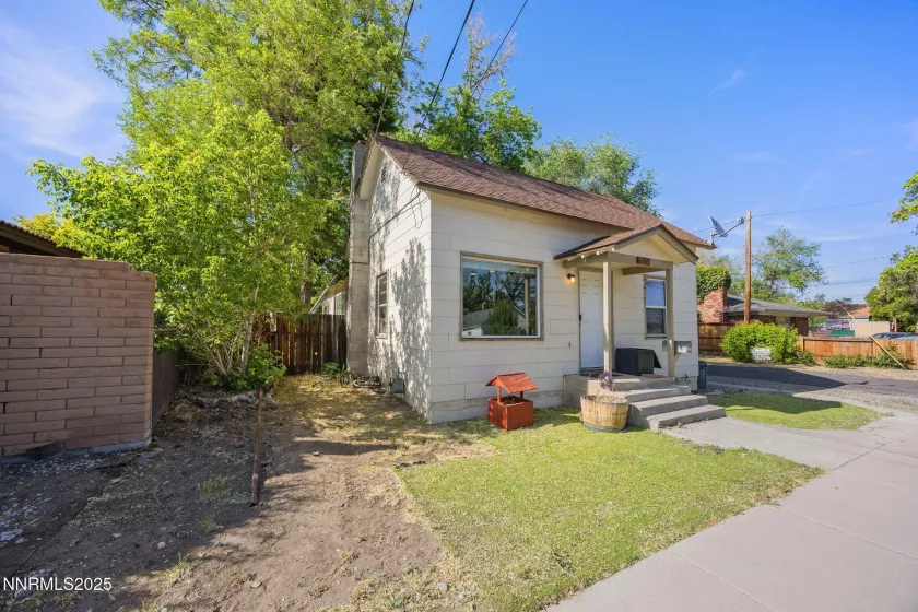 1124 H, Sparks, Nevada 89431, ,Commercial Sale,Residential,H,250050861