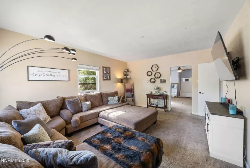 1124 H, Sparks, Nevada 89431, ,Commercial Sale,Residential,H,250050861