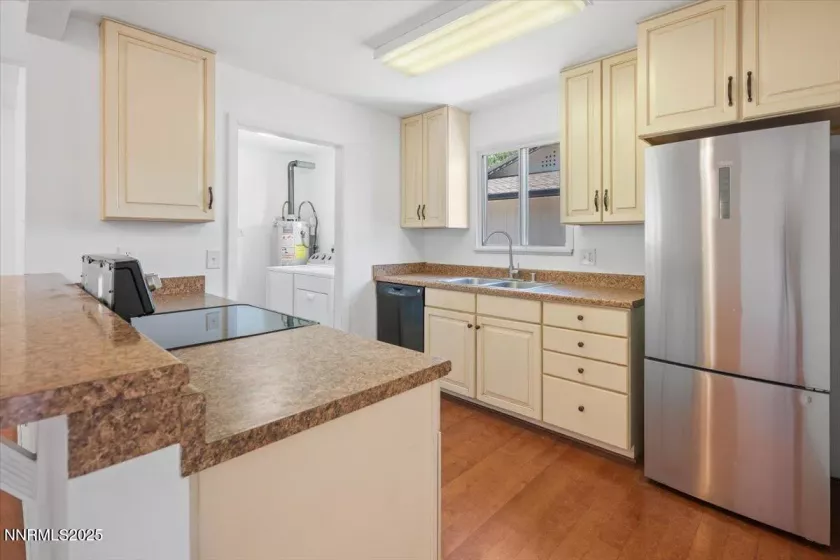 664 Beldon, Reno, Nevada 89503, 3 Bedrooms Bedrooms, ,2 BathroomsBathrooms,Residential,Residential,Beldon,250050867