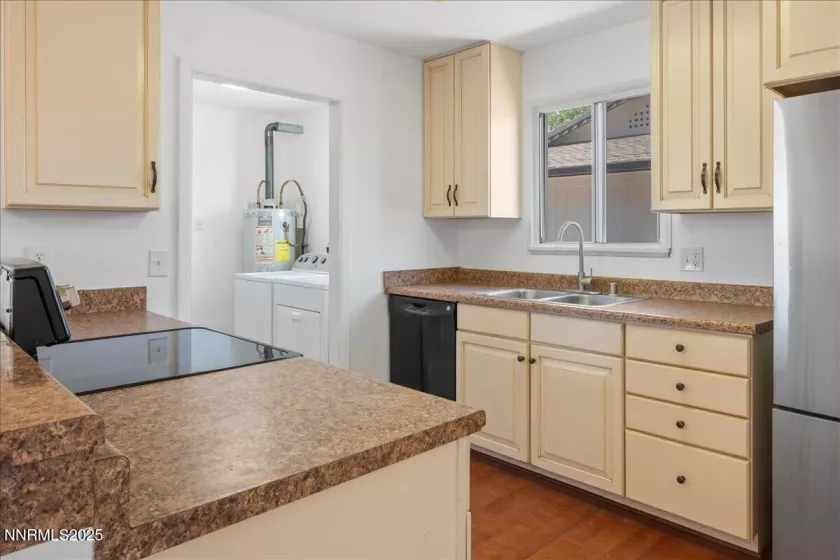 664 Beldon, Reno, Nevada 89503, 3 Bedrooms Bedrooms, ,2 BathroomsBathrooms,Residential,Residential,Beldon,250050867