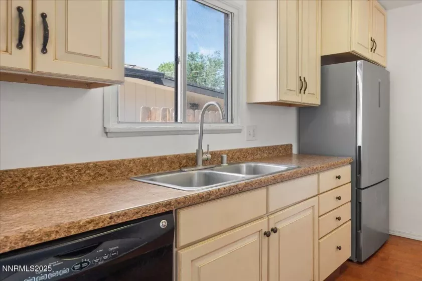 664 Beldon, Reno, Nevada 89503, 3 Bedrooms Bedrooms, ,2 BathroomsBathrooms,Residential,Residential,Beldon,250050867