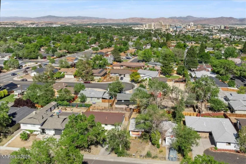 664 Beldon, Reno, Nevada 89503, 3 Bedrooms Bedrooms, ,2 BathroomsBathrooms,Residential,Residential,Beldon,250050867