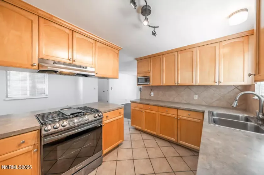 4211 Houston, Reno, Nevada 89502, 3 Bedrooms Bedrooms, ,2 BathroomsBathrooms,Residential,Residential,Houston,250050878
