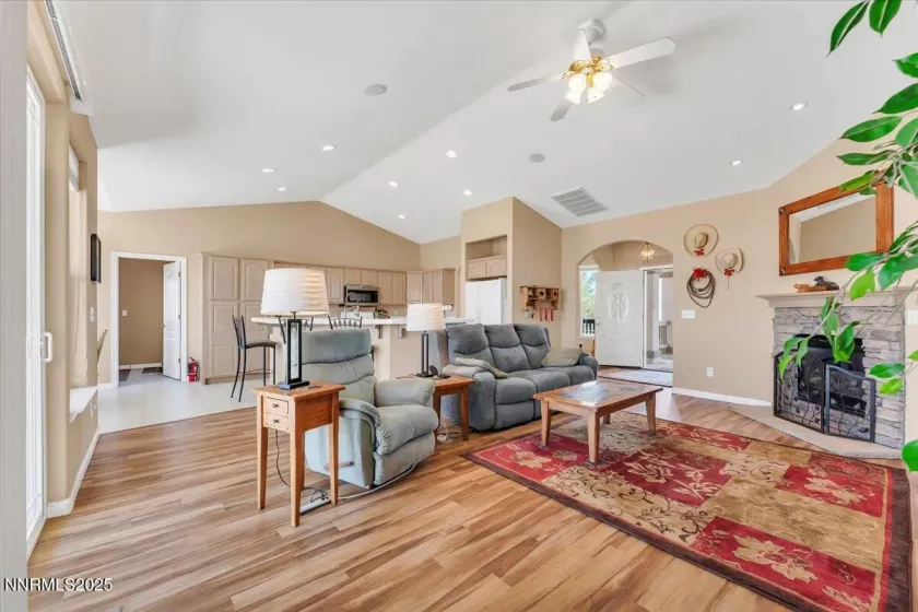 970 Roan, Fernley, Nevada 89408, 3 Bedrooms Bedrooms, ,2 BathroomsBathrooms,Residential,Residential,Roan,250050887