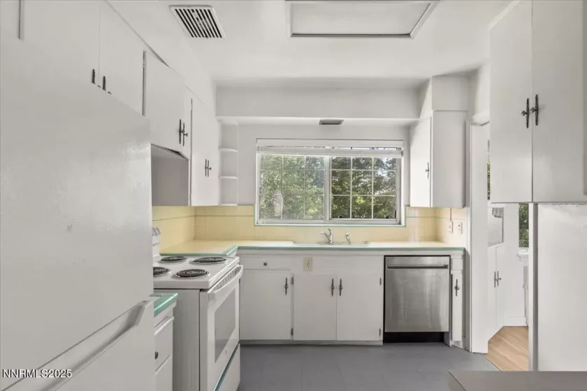 437 Court, Reno, Nevada 89501, 3 Bedrooms Bedrooms, ,3 BathroomsBathrooms,Residential Lease,Manufactured,Court,250050912