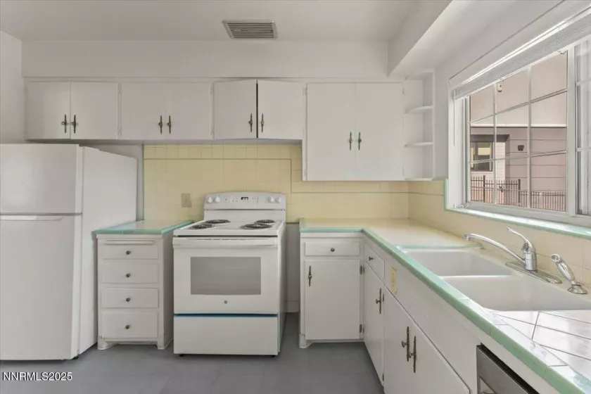 437 Court, Reno, Nevada 89501, 3 Bedrooms Bedrooms, ,3 BathroomsBathrooms,Residential Lease,Manufactured,Court,250050912