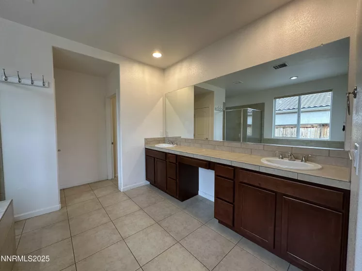 9885 Kerrydale, Reno, Nevada 89521, 4 Bedrooms Bedrooms, ,4 BathroomsBathrooms,Residential Lease,Manufactured,Kerrydale,250050988
