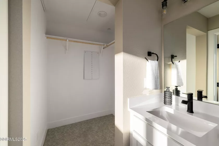 3818 Lakeside, Reno, Nevada 89509, 2 Bedrooms Bedrooms, ,3 BathroomsBathrooms,Residential,Residential,Lakeside,250050983
