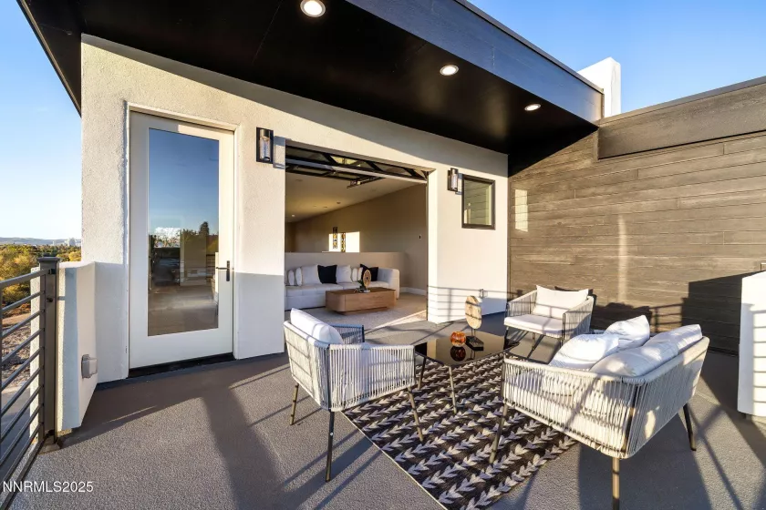 3818 Lakeside, Reno, Nevada 89509, 2 Bedrooms Bedrooms, ,3 BathroomsBathrooms,Residential,Residential,Lakeside,250050983