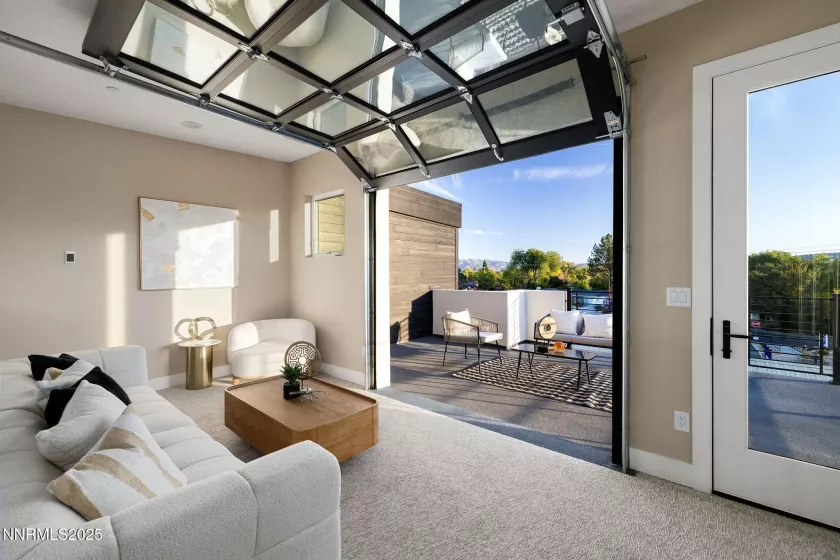 3818 Lakeside, Reno, Nevada 89509, 2 Bedrooms Bedrooms, ,3 BathroomsBathrooms,Residential,Residential,Lakeside,250050983
