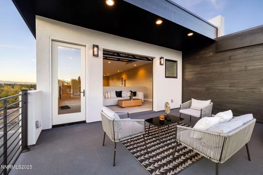 3818 Lakeside, Reno, Nevada 89509, 2 Bedrooms Bedrooms, ,3 BathroomsBathrooms,Residential,Residential,Lakeside,250050983