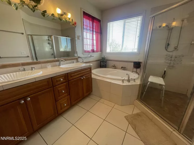 4800 Broken Arrow, Reno, Nevada 89509, 3 Bedrooms Bedrooms, ,4 BathroomsBathrooms,Residential,Residential,Broken Arrow,250050935