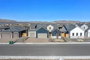 7415 Hoback, Sparks, Nevada 89436, 2 Bedrooms Bedrooms, ,3 BathroomsBathrooms,Residential,Residential,Hoback,250050961