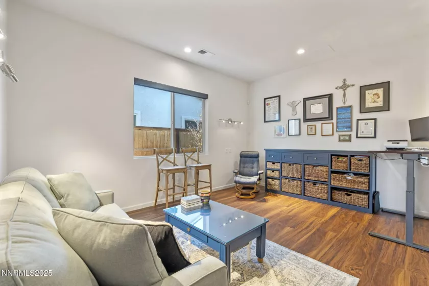 7415 Hoback, Sparks, Nevada 89436, 2 Bedrooms Bedrooms, ,3 BathroomsBathrooms,Residential,Residential,Hoback,250050961