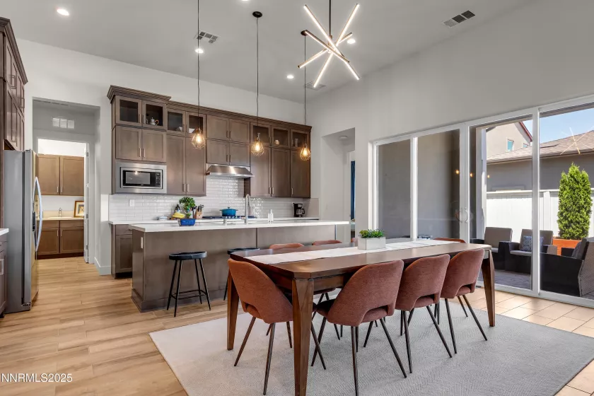611 Camargue, Reno, Nevada 89511, 2 Bedrooms Bedrooms, ,2 BathroomsBathrooms,Residential,Residential,Camargue,250050977