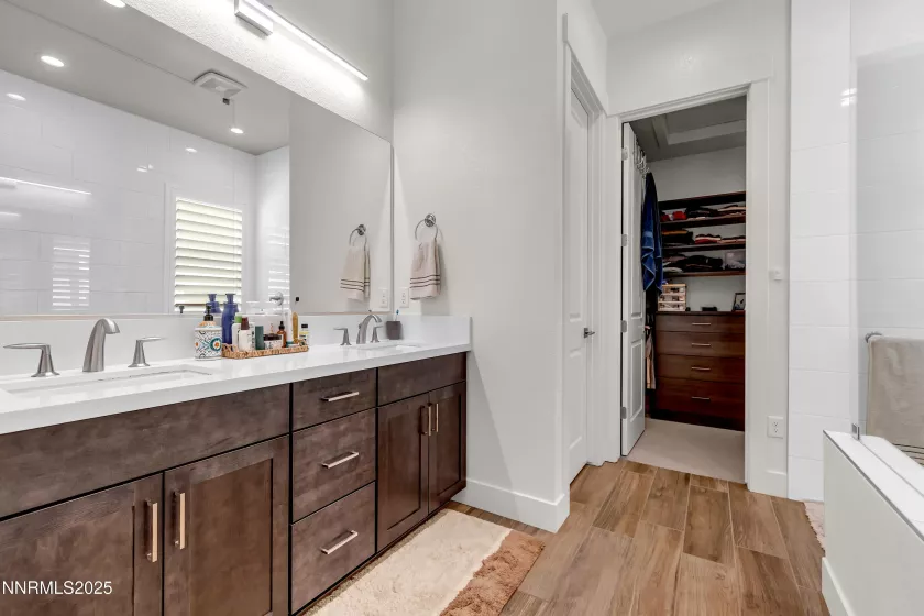 611 Camargue, Reno, Nevada 89511, 2 Bedrooms Bedrooms, ,2 BathroomsBathrooms,Residential,Residential,Camargue,250050977
