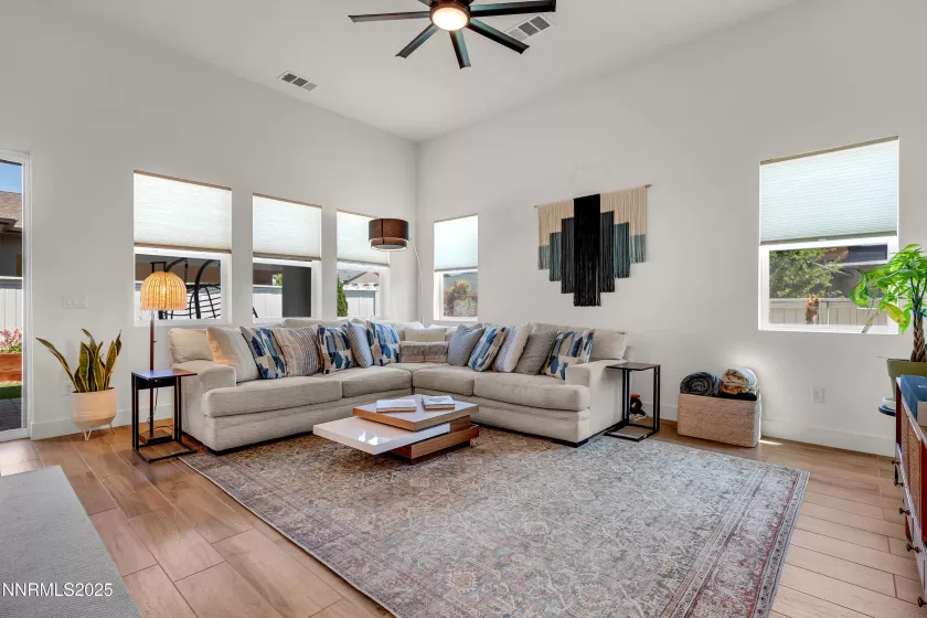 611 Camargue, Reno, Nevada 89511, 2 Bedrooms Bedrooms, ,2 BathroomsBathrooms,Residential,Residential,Camargue,250050977