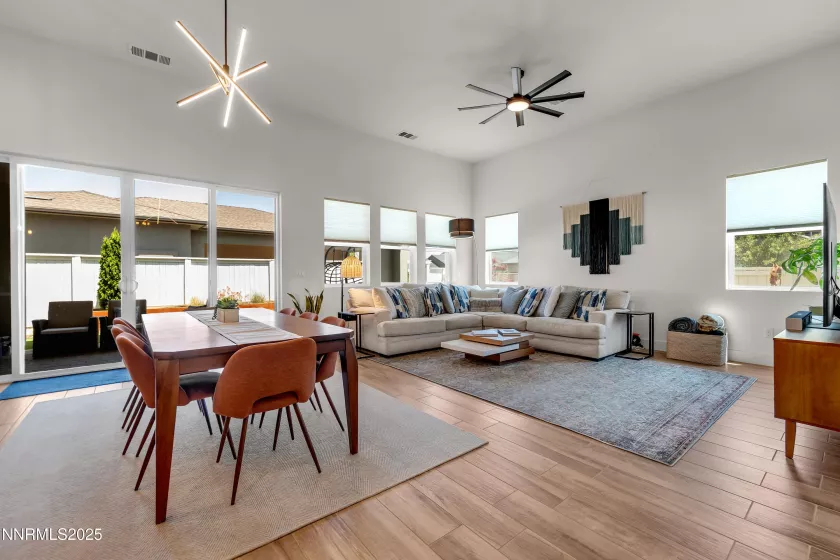 611 Camargue, Reno, Nevada 89511, 2 Bedrooms Bedrooms, ,2 BathroomsBathrooms,Residential,Residential,Camargue,250050977