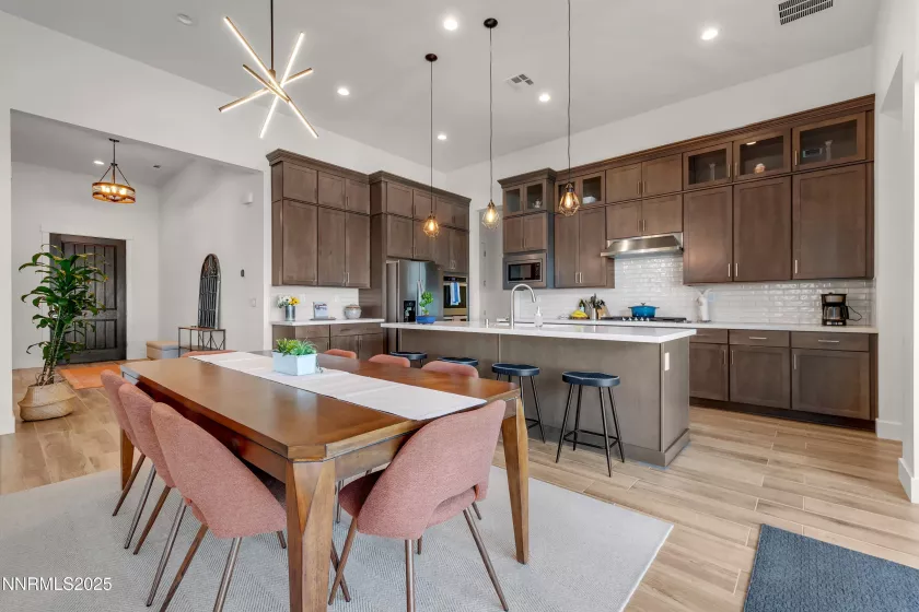 611 Camargue, Reno, Nevada 89511, 2 Bedrooms Bedrooms, ,2 BathroomsBathrooms,Residential,Residential,Camargue,250050977