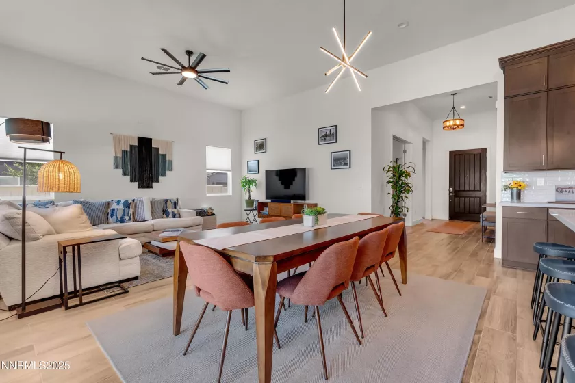 611 Camargue, Reno, Nevada 89511, 2 Bedrooms Bedrooms, ,2 BathroomsBathrooms,Residential,Residential,Camargue,250050977