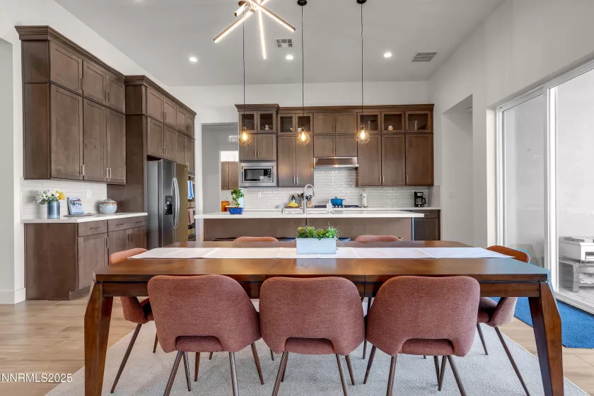 611 Camargue, Reno, Nevada 89511, 2 Bedrooms Bedrooms, ,2 BathroomsBathrooms,Residential,Residential,Camargue,250050977