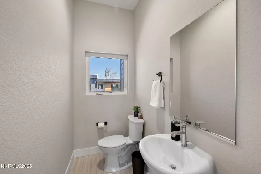 3816 Lakeside, Reno, Nevada 89509, 3 Bedrooms Bedrooms, ,4 BathroomsBathrooms,Residential,Residential,Lakeside,250050980