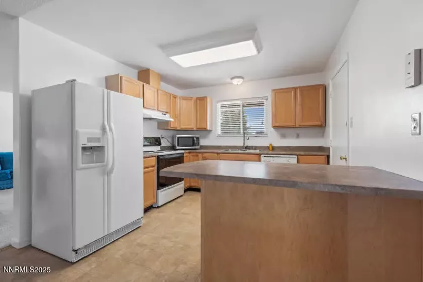 1975 Royal, Reno, Nevada 89503, 4 Bedrooms Bedrooms, ,2 BathroomsBathrooms,Residential,Residential,Royal,250050992