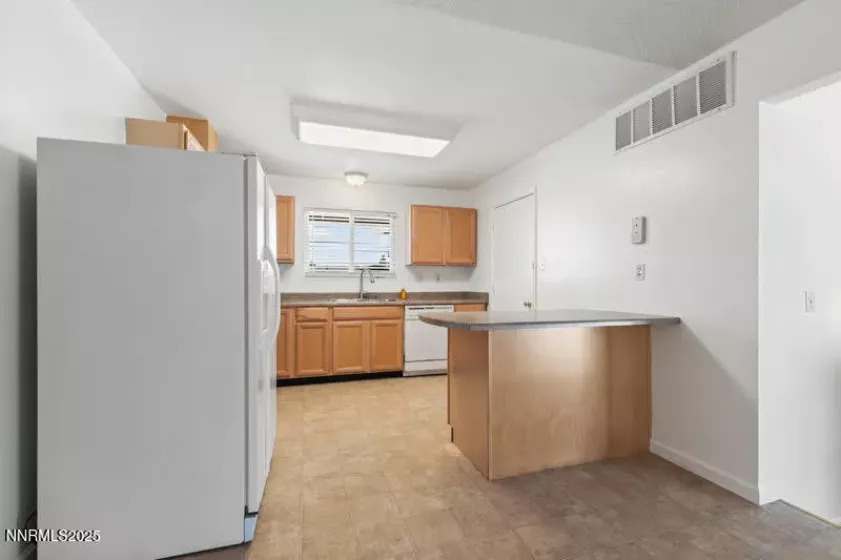 1975 Royal, Reno, Nevada 89503, 4 Bedrooms Bedrooms, ,2 BathroomsBathrooms,Residential,Residential,Royal,250050992
