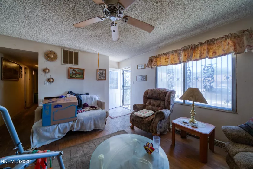 1650 Trabert, Sparks, Nevada 89431, 3 Bedrooms Bedrooms, ,3 BathroomsBathrooms,Residential,Residential,Trabert,250051008