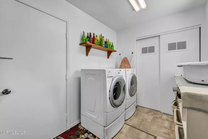 15333 Kivett, Reno, Nevada 89521, 3 Bedrooms Bedrooms, ,2 BathroomsBathrooms,Residential,Residential,Kivett,250051013