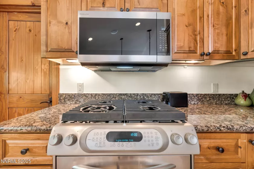 886 Rosewood, Incline Village, Nevada 89451, 4 Bedrooms Bedrooms, ,4 BathroomsBathrooms,Residential,Residential,Rosewood,250051016