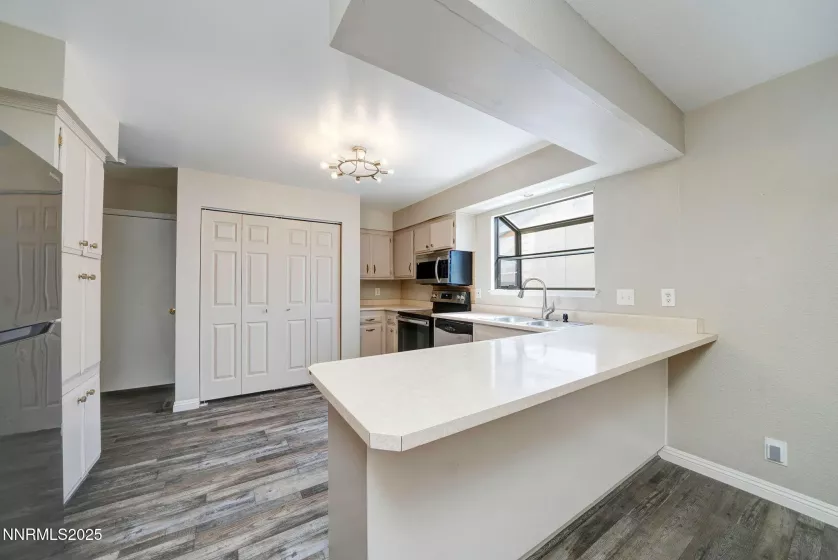 715 Emerson, Sparks, Nevada 89431, 3 Bedrooms Bedrooms, ,2 BathroomsBathrooms,Residential,Residential,Emerson,250051022