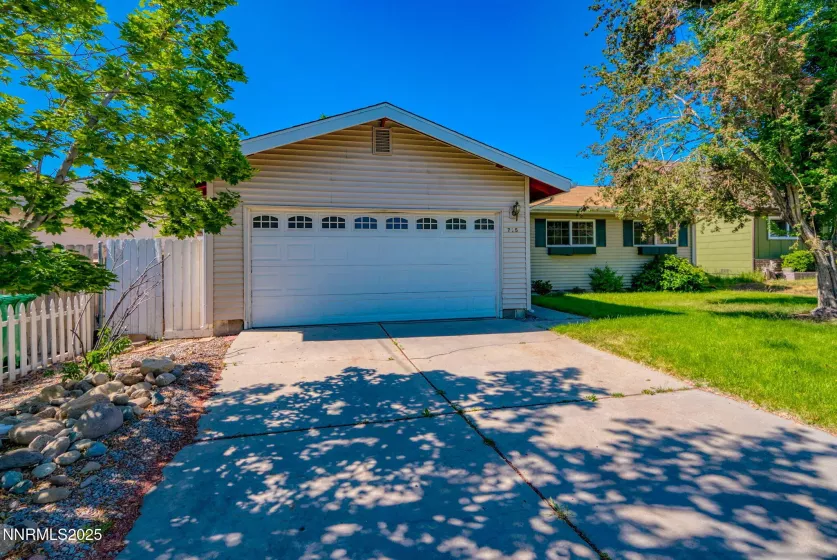 715 Emerson, Sparks, Nevada 89431, 3 Bedrooms Bedrooms, ,2 BathroomsBathrooms,Residential,Residential,Emerson,250051022