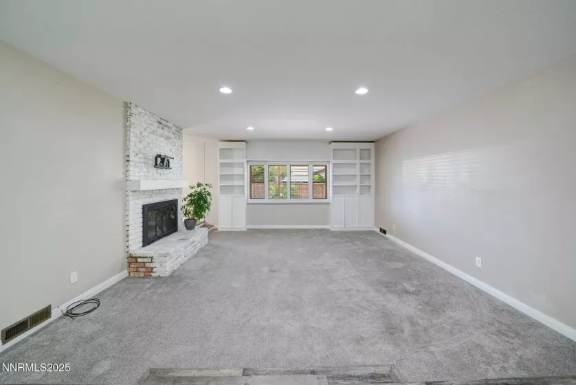 715 Emerson, Sparks, Nevada 89431, 3 Bedrooms Bedrooms, ,2 BathroomsBathrooms,Residential,Residential,Emerson,250051022