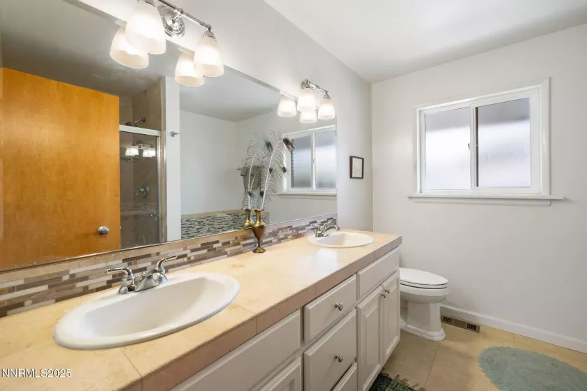 1435 Palisade, Reno, Nevada 89509, 4 Bedrooms Bedrooms, ,3 BathroomsBathrooms,Residential,Residential,Palisade,250051023