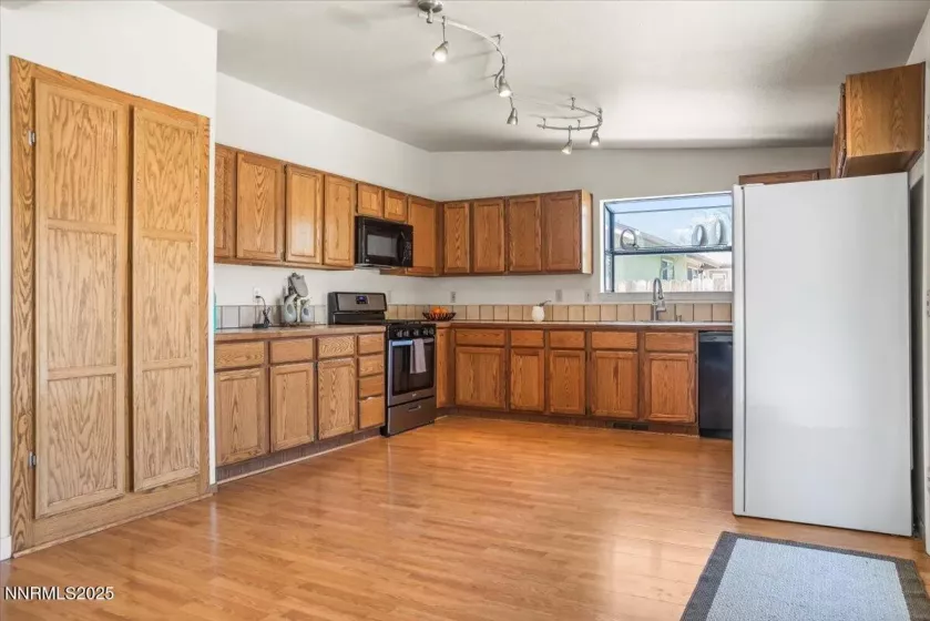 806 Bluerock, Gardnerville, Nevada 89460, 4 Bedrooms Bedrooms, ,2 BathroomsBathrooms,Residential,Residential,Bluerock,250051027