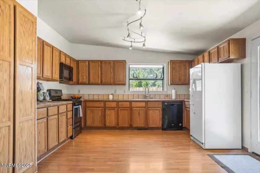 806 Bluerock, Gardnerville, Nevada 89460, 4 Bedrooms Bedrooms, ,2 BathroomsBathrooms,Residential,Residential,Bluerock,250051027