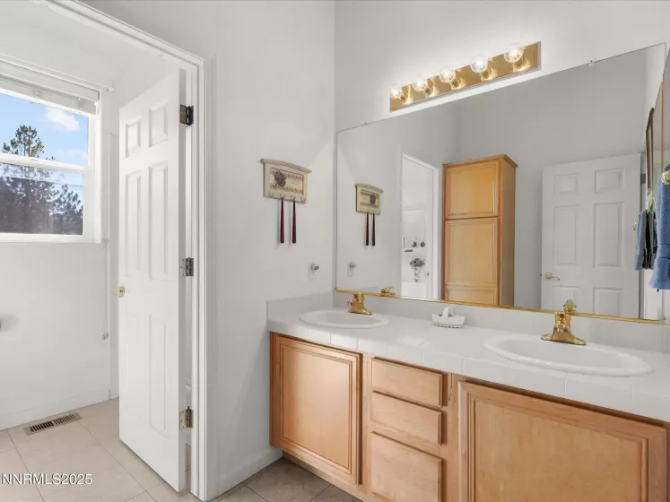8042 Calabaza, Sparks, Nevada 89436, 5 Bedrooms Bedrooms, ,3 BathroomsBathrooms,Residential,Residential,Calabaza,250051046