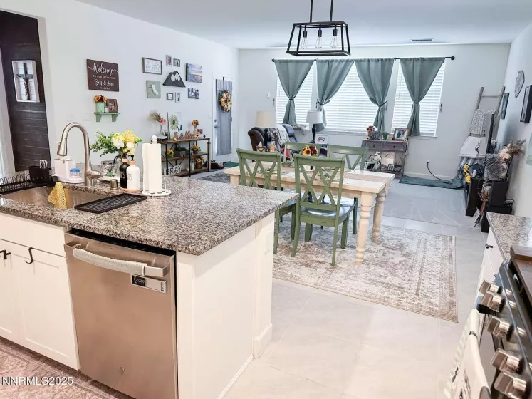 1124 Dapple, Minden, Nevada 89423, 3 Bedrooms Bedrooms, ,2 BathroomsBathrooms,Residential,Residential,Dapple,250051070