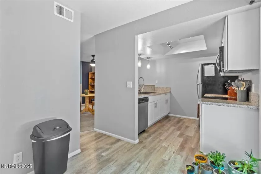 423 Barclay Ct, Reno, Nevada 89511, 2 Bedrooms Bedrooms, ,3 BathroomsBathrooms,Residential,Residential,Barclay Ct,250051075
