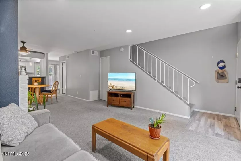 423 Barclay Ct, Reno, Nevada 89511, 2 Bedrooms Bedrooms, ,3 BathroomsBathrooms,Residential,Residential,Barclay Ct,250051075