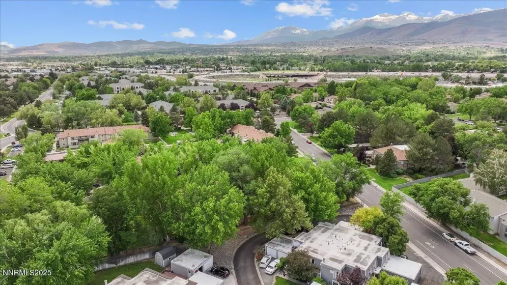 423 Barclay Ct, Reno, Nevada 89511, 2 Bedrooms Bedrooms, ,3 BathroomsBathrooms,Residential,Residential,Barclay Ct,250051075