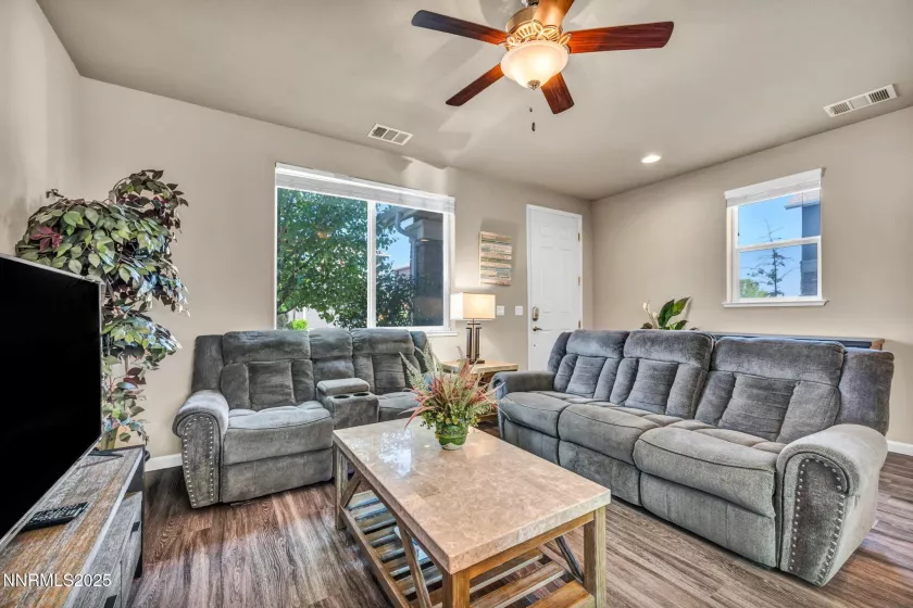3678 Hollywood Park, Reno, Nevada 89512, 3 Bedrooms Bedrooms, ,3 BathroomsBathrooms,Residential,Residential,Hollywood Park,250051082