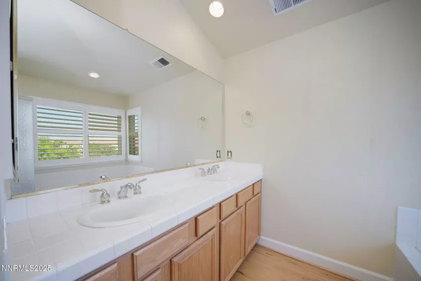 6978 Poco Bueno, Sparks, Nevada 89436, 4 Bedrooms Bedrooms, ,3 BathroomsBathrooms,Residential,Residential,Poco Bueno,250051087